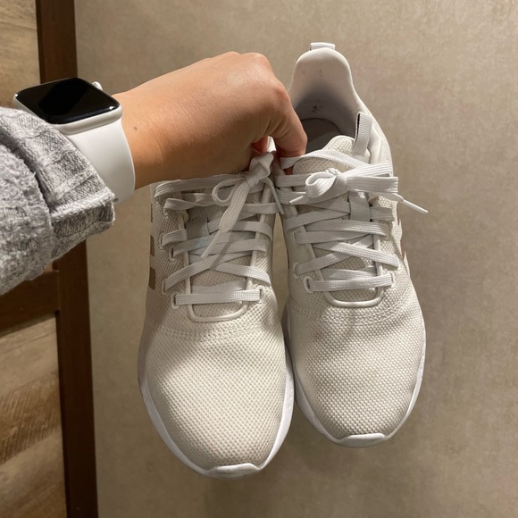 Adidas Sneakers 👟 - Picture 2 of 2